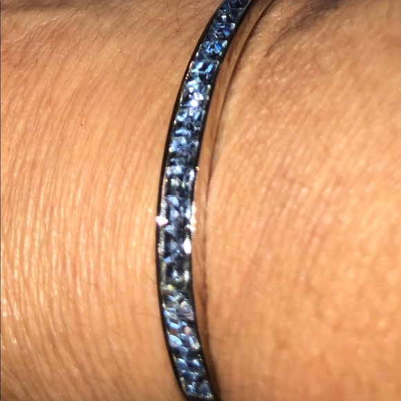 Beautiful bracelet with blue crystals. - Picture 2 of 8